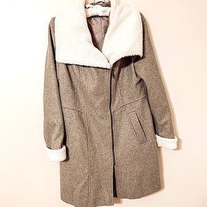DKNY WOMEN'S SHERPA & WOOL PEA COAT. Gray & White. Jacket size 12